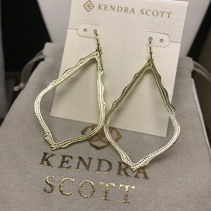 Kendra Scott Jewelry - Kendra Scott Sophee Textured Gold drop earring Kendra Scott Jewelry - Kendra Scott Sophee Textured Gold drop earring